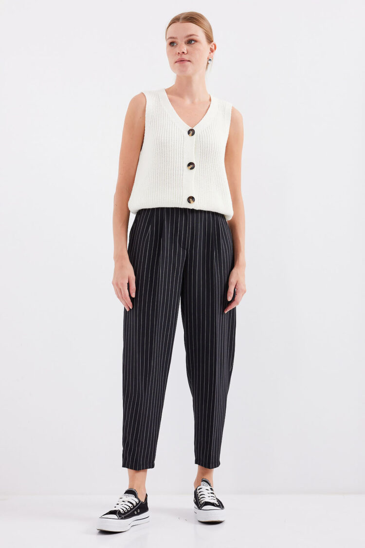 Buttoned Short Knit Vest - Producer: Bigdart - Wholesale Women Clothes - TheBS Women