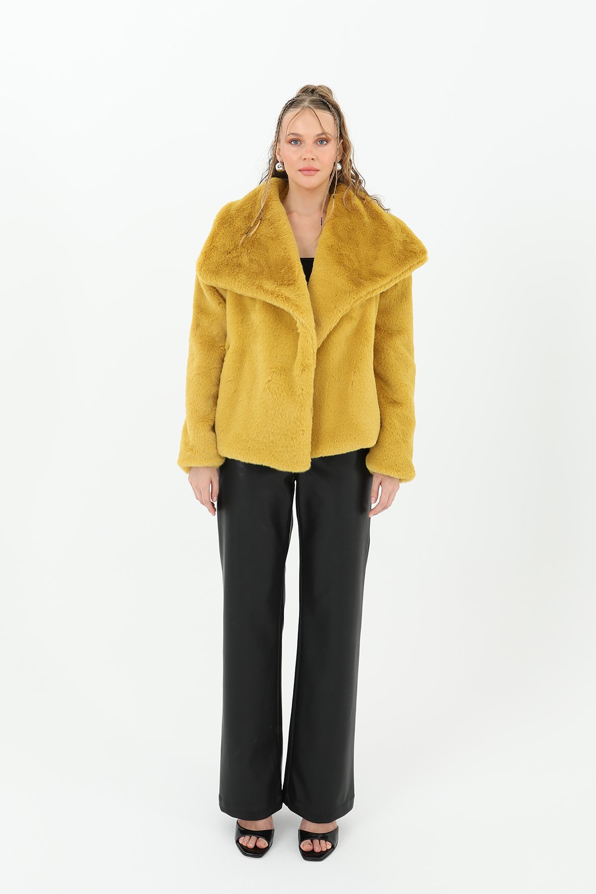Women's Soft Feather Short Coat - Producer: SOUL - Wholesale Women Clothes - TheBS Women