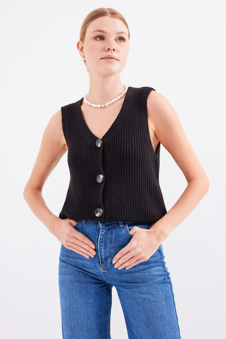 Short Knitwear Vest With Buttons - Producer: Bigdart - Wholesale Women Clothes - TheBS Women