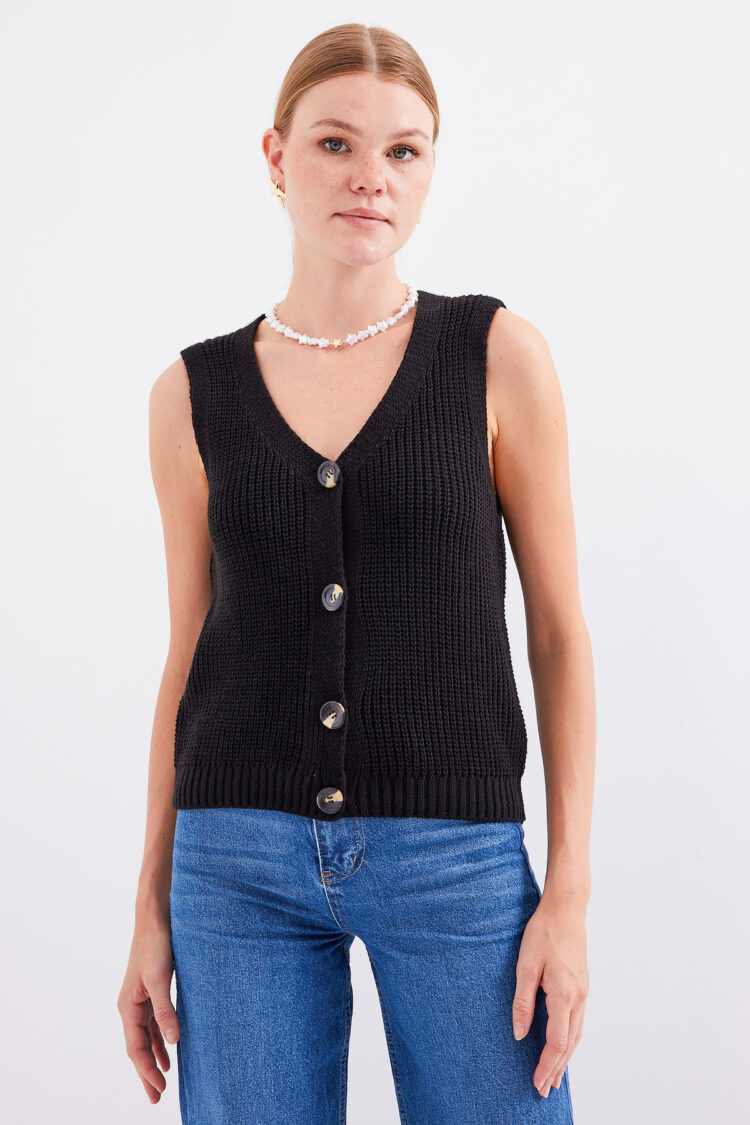 Short Knitwear Vest With Buttons - Producer: Bigdart - Wholesale Women Clothes - TheBS Women