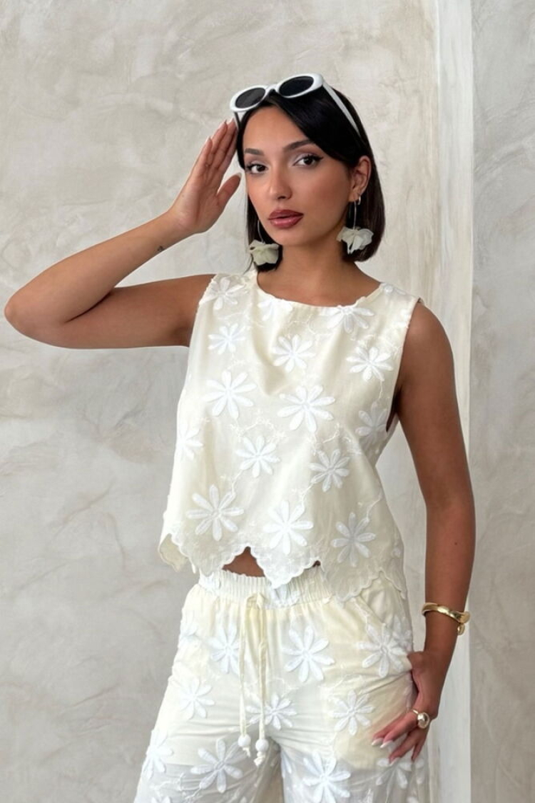 White Floral Sleeveless Cap Sleeve Blouse - Producer: Topshow - Wholesale Women Clothes - TheBS Women