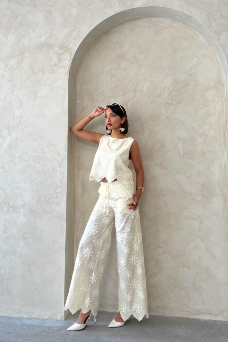 White Floral Sleeveless Cap Sleeve Blouse - Producer: Topshow - Wholesale Women Clothes - TheBS Women
