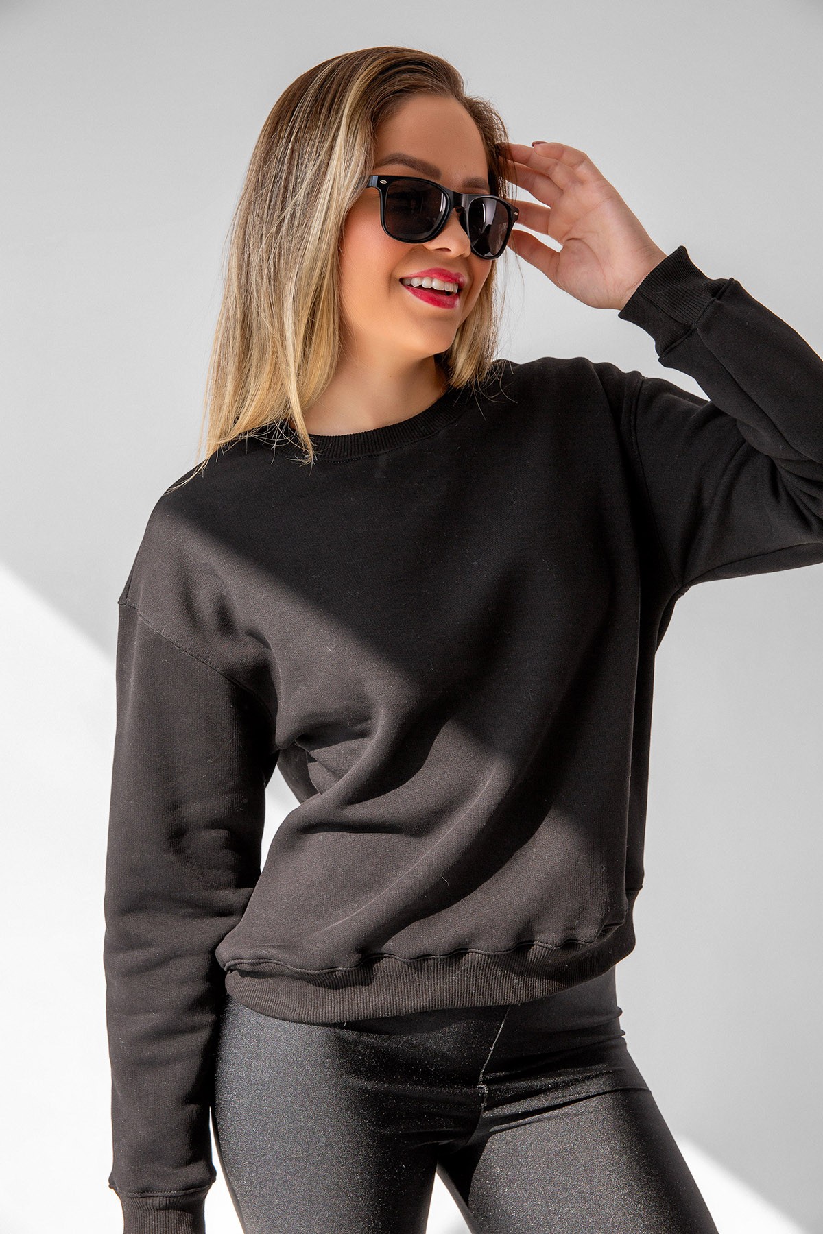 Relaxed Oversize Sweatshirt - Producer: la & vetta - Wholesale Women Clothes - TheBS Women
