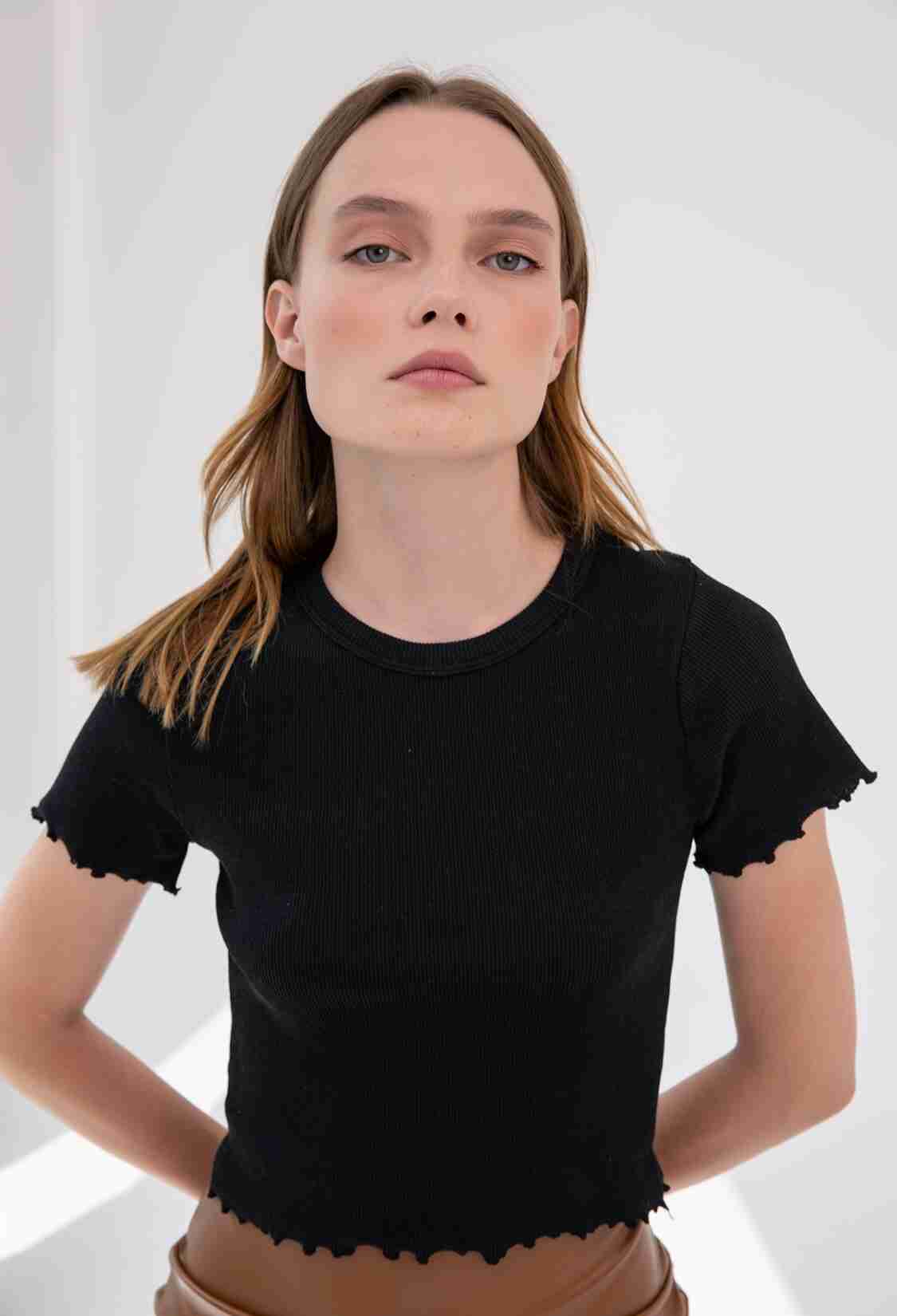 Ruffle Detailed Crop T-shirt - Brand: la & vetta - Women & Kids, Baby Clothes Wholesale - TheBS Women