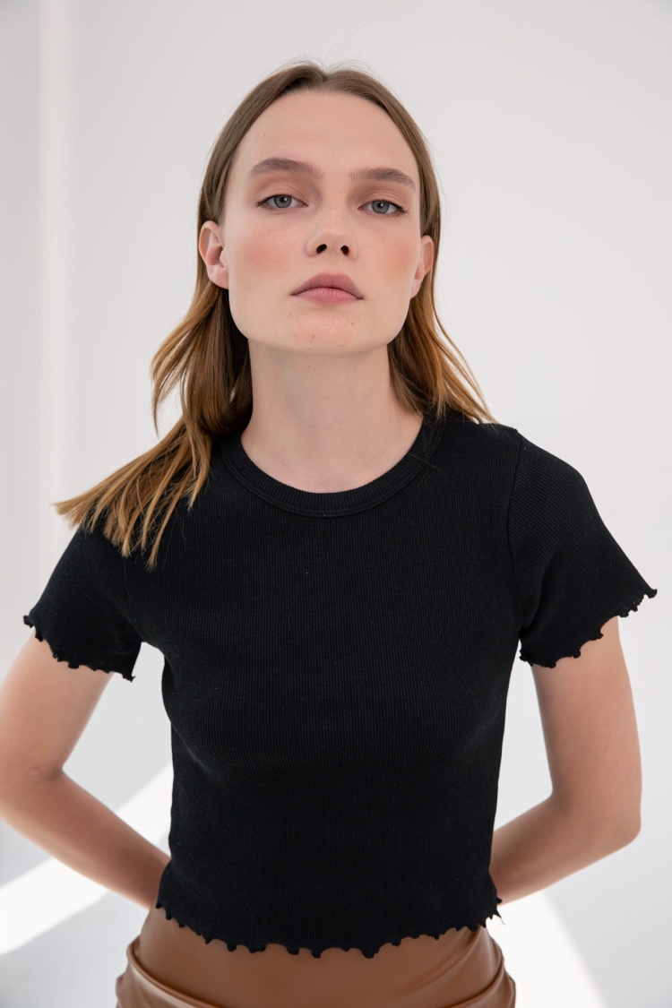 Ruffle Detailed Crop T-shirt - Brand: la & vetta - Women & Kids, Baby Clothes Wholesale - TheBS Women