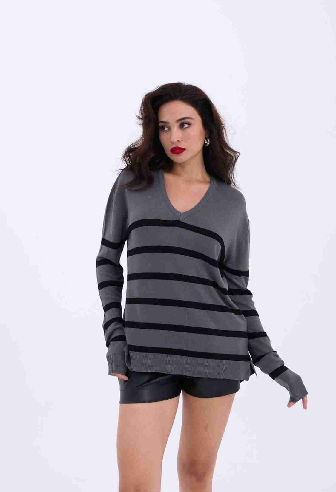 Knitwear V Neck Striped Basic Casual -& Black - Brand: Fame - Women & Kids, Baby Clothes Wholesale - TheBS Women