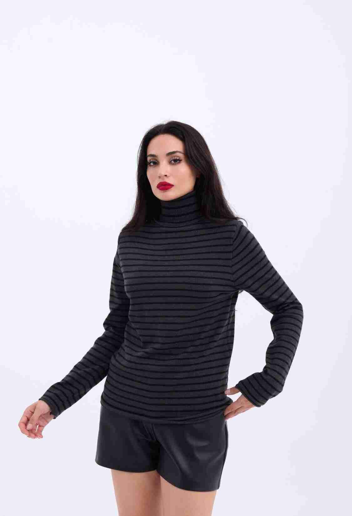 Knitwear Striped Turtleneck Casual -& Black - Brand: Fame - Women & Kids, Baby Clothes Wholesale - TheBS Women