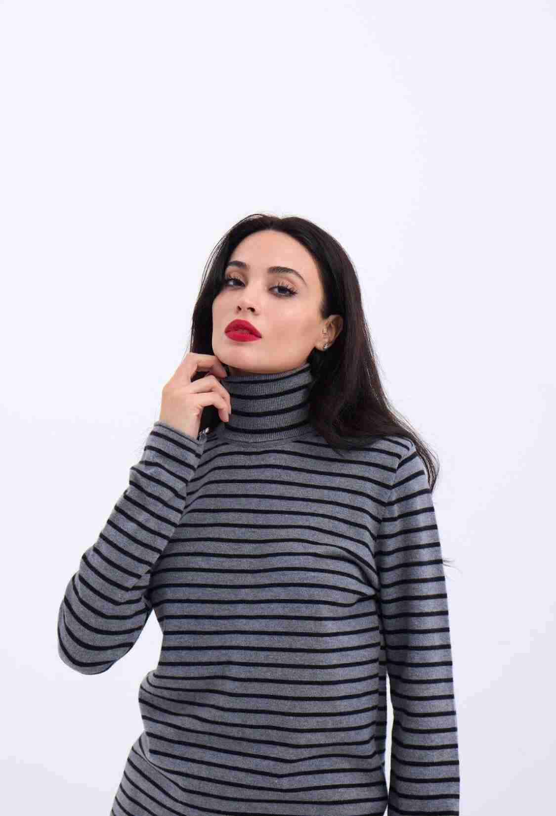 Knitwear Striped Turtleneck Casual -& Black - Brand: Fame - Women & Kids, Baby Clothes Wholesale - TheBS Women