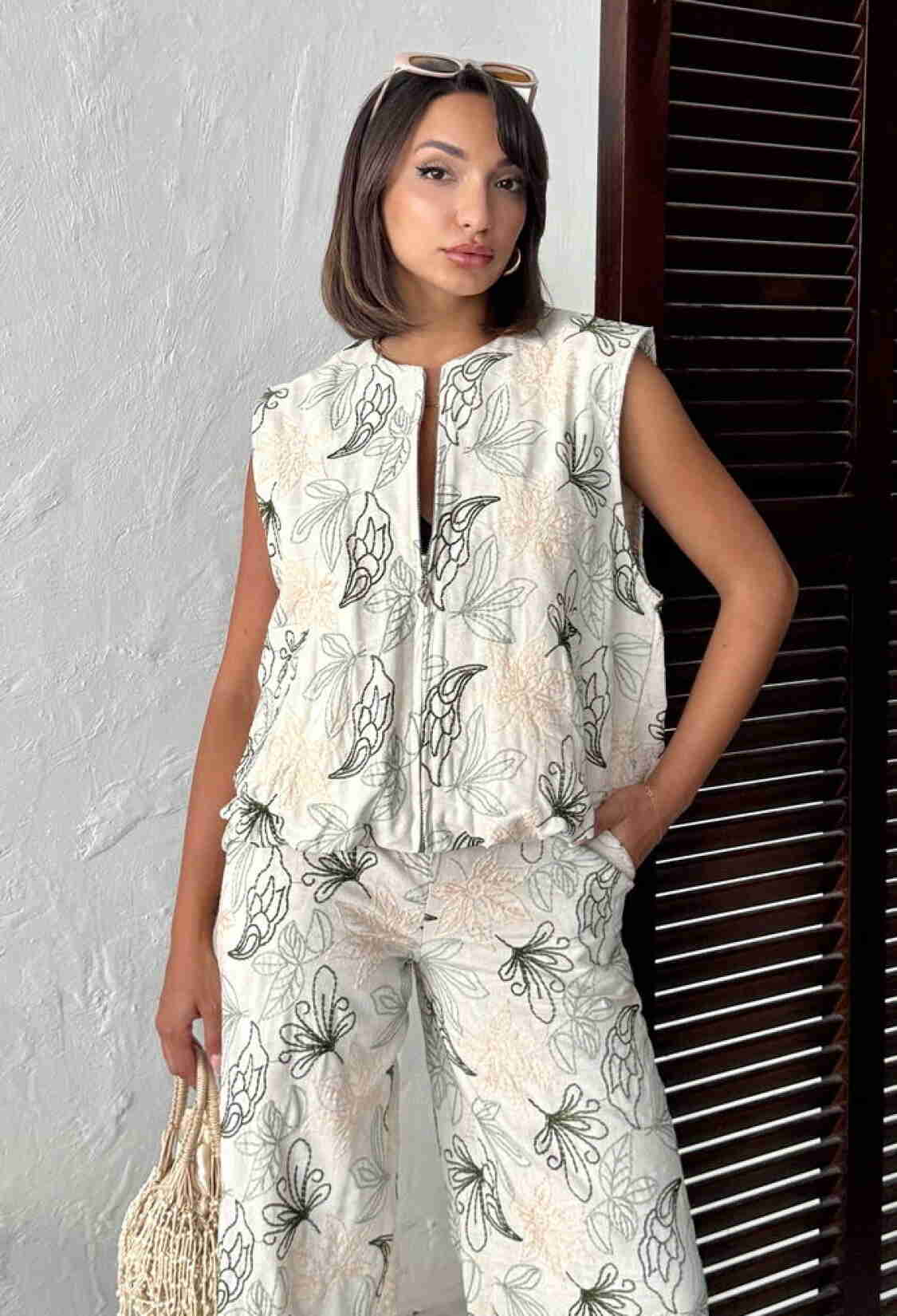 White Floral Zip-Up Sleeveless Shirt - Brand: Topshow - Women & Kids, Baby Clothes Wholesale - TheBS Women